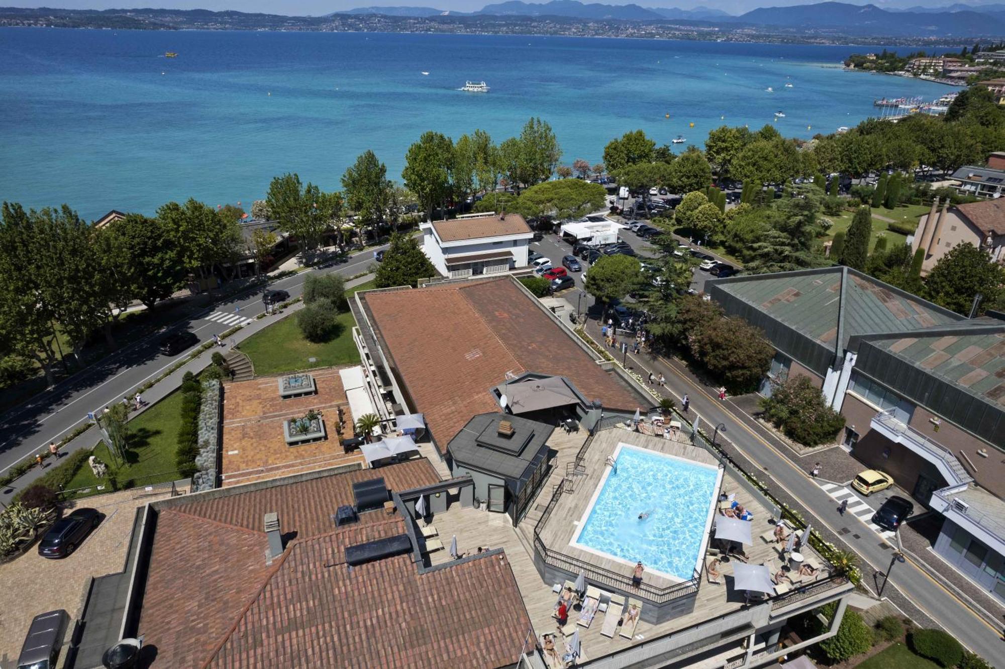 Alevic Hotel Sirmione Bagian luar foto