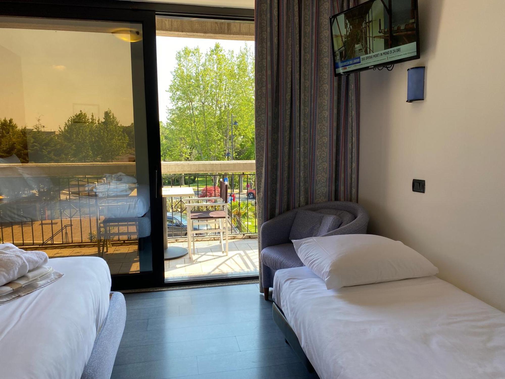 Alevic Hotel Sirmione Bagian luar foto